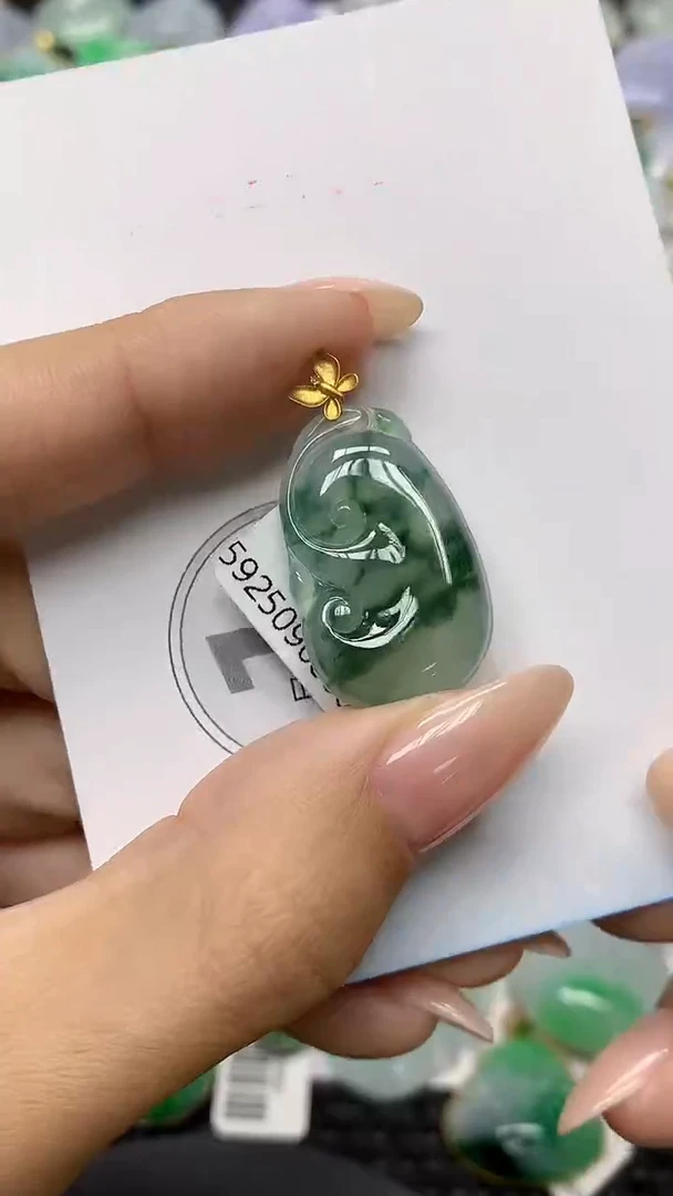 颈饰18K金镶嵌翡翠11111111111