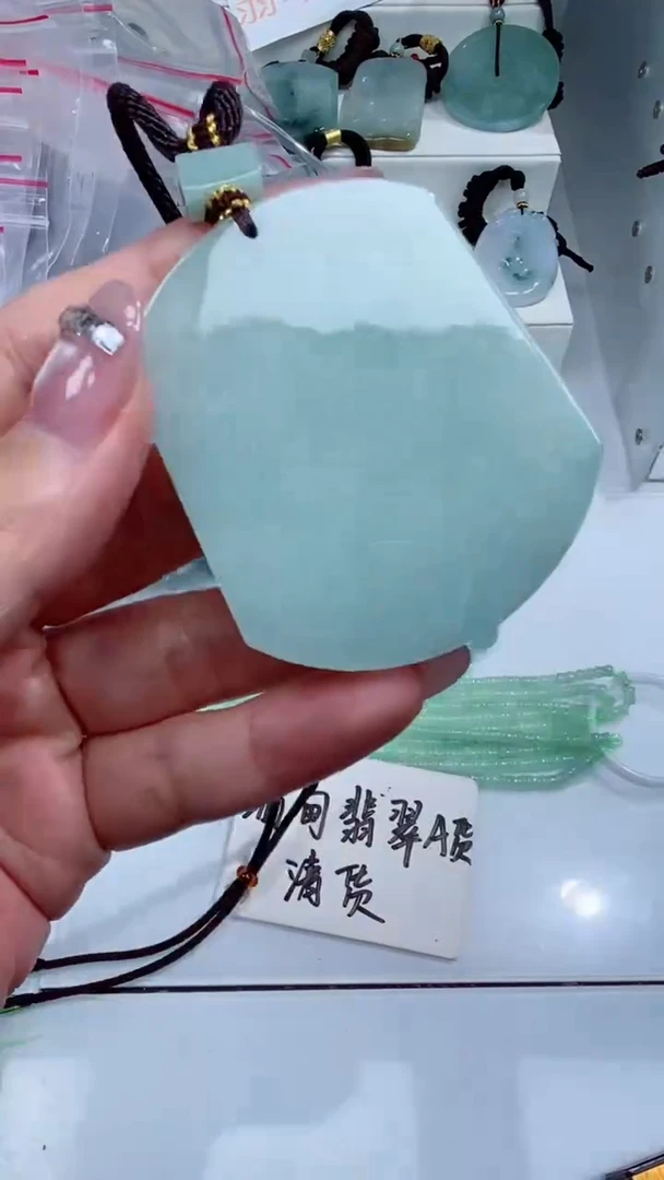 颈饰未镶嵌翡翠吊坠