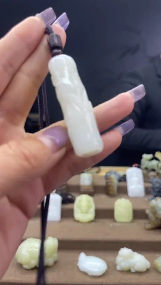 颈饰未镶嵌和田玉1