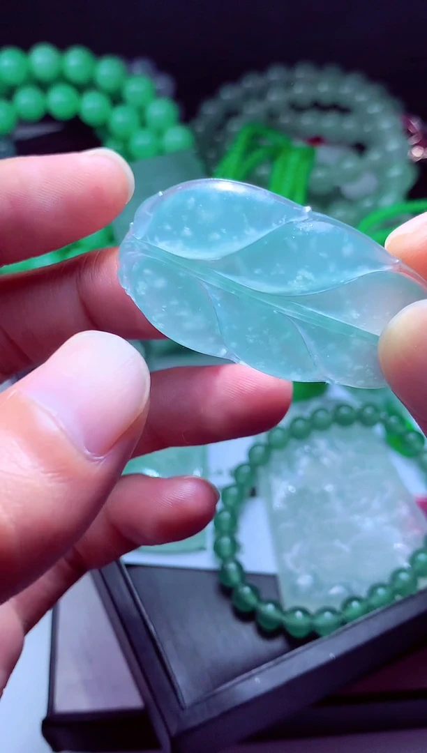 未镶嵌定制翡翠八****?翡翠毛货定制