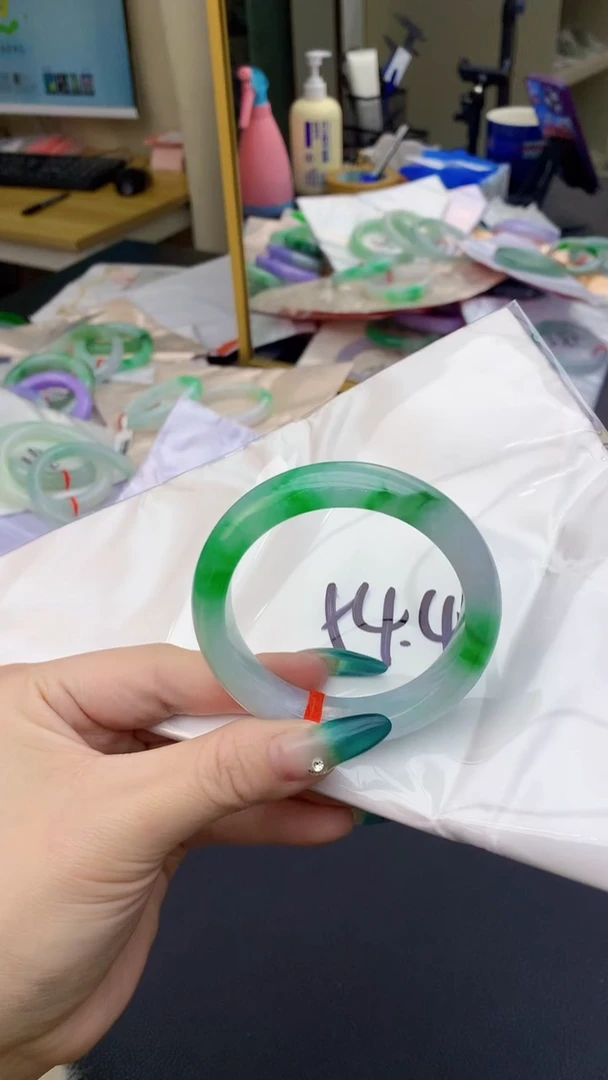 【闪购商品】翡翠手镯未镶嵌1068664385