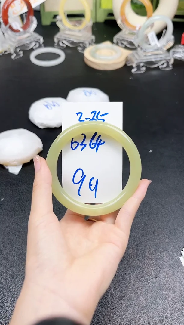 未镶嵌手镯石英质玉3-85