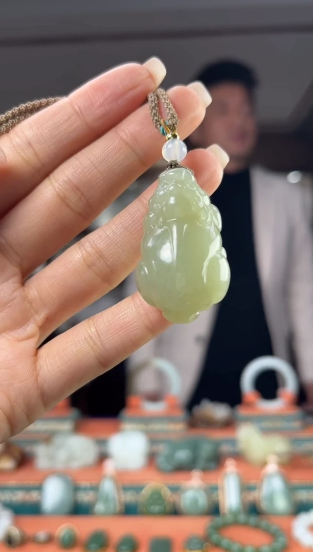 颈饰未镶嵌和田玉佩佩