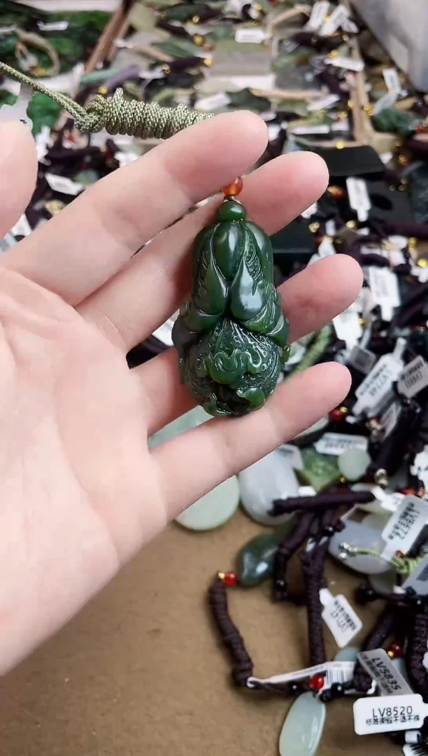 颈饰未镶嵌和田玉1