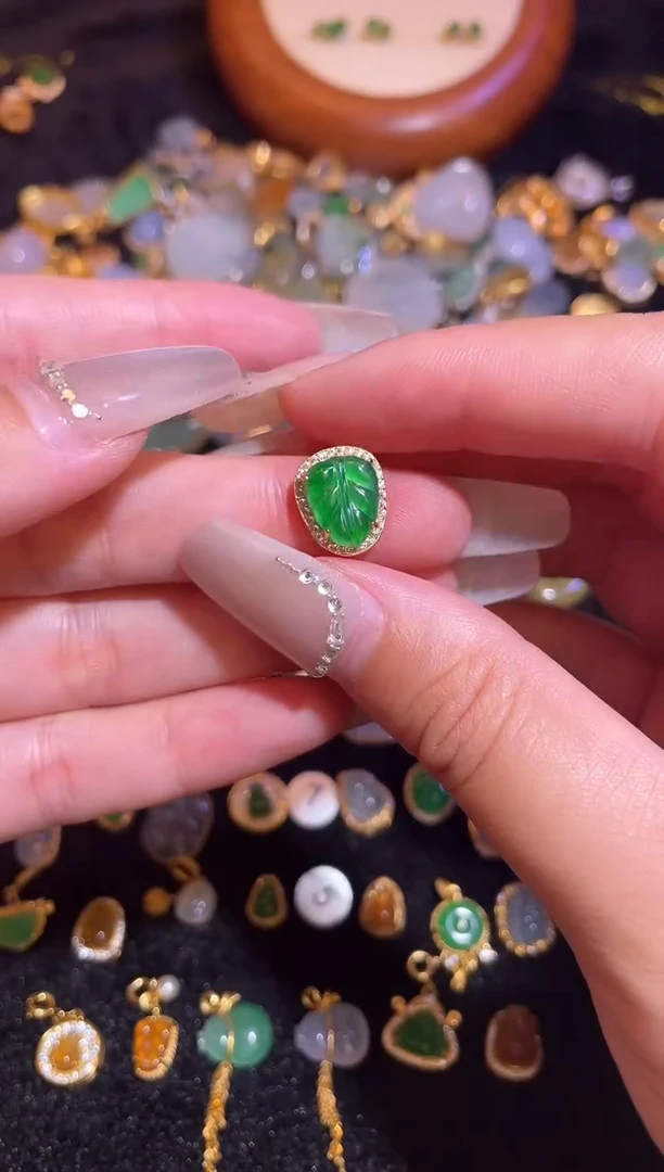 颈饰银S925镶嵌翡翠天然a货