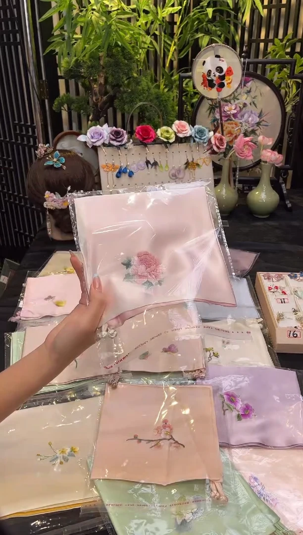 织绣?****?非遗绒花手工饰品