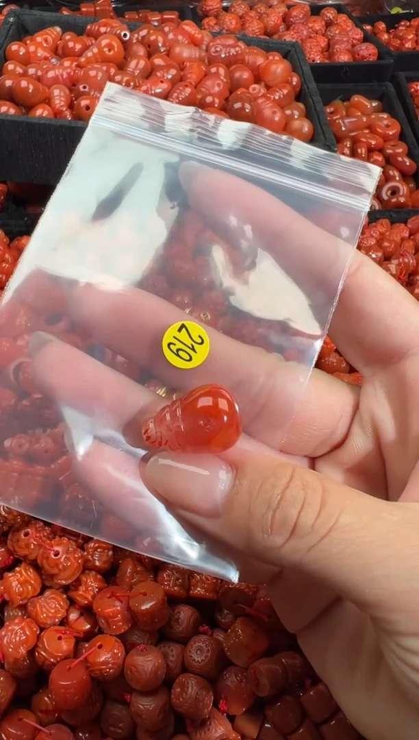 南红玛瑙未镶嵌颈饰1