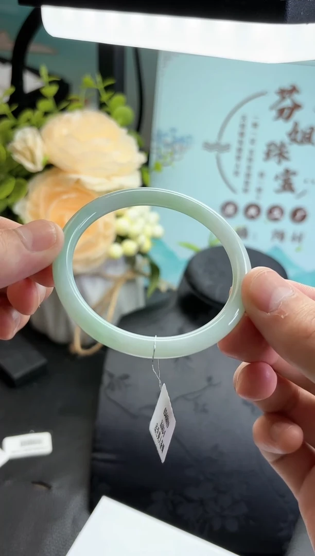 【闪购商品】翡翠手镯未镶嵌52-53圈手镯