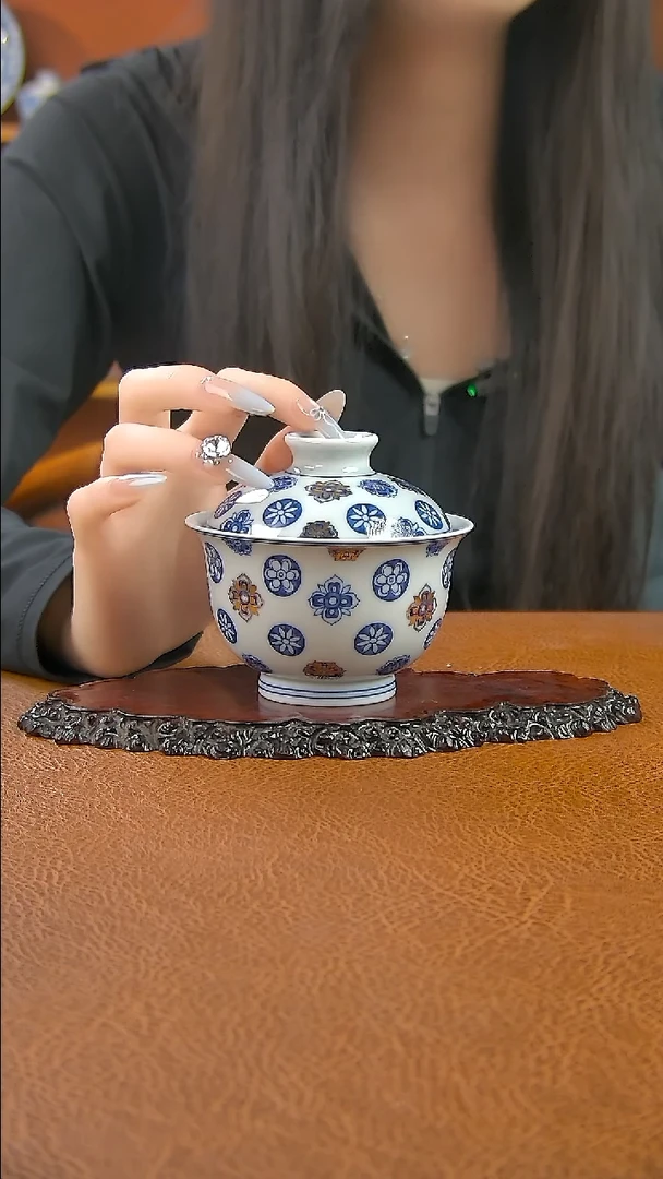 景德镇手工青花皮球花盖碗
