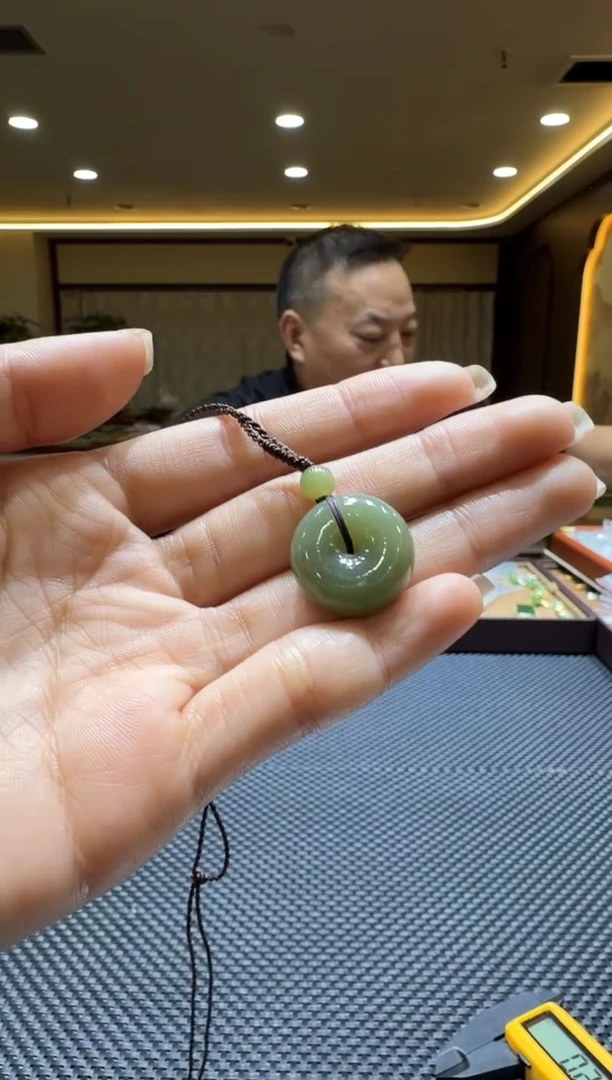 颈饰未镶嵌和田玉挂件