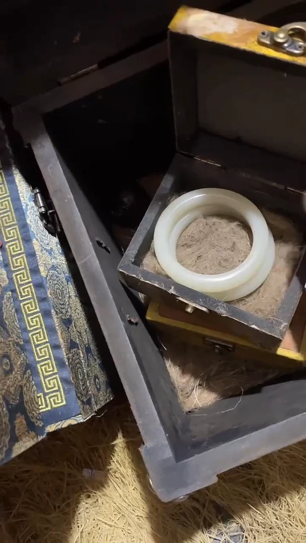 玉米福满专属链接   一对白镯子  带盒