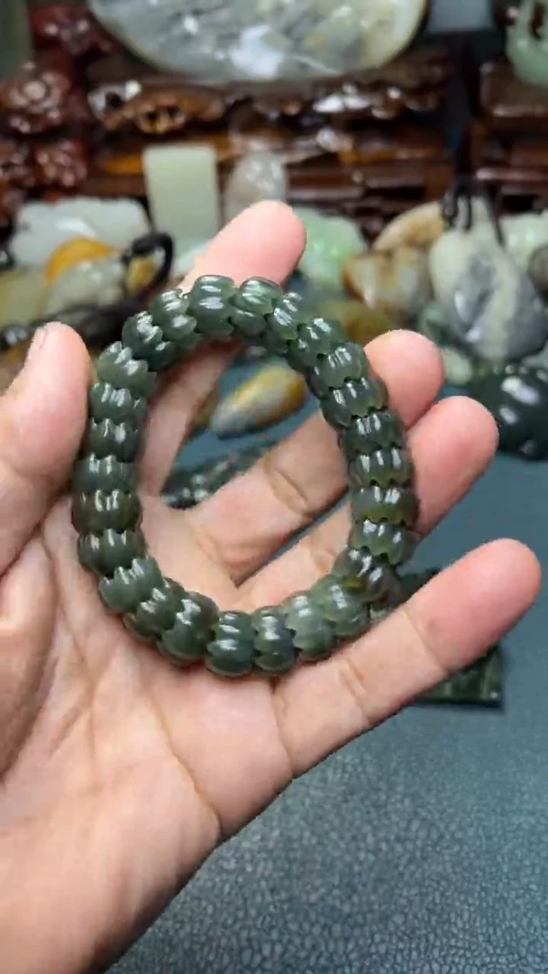 未镶嵌和田玉把件-0