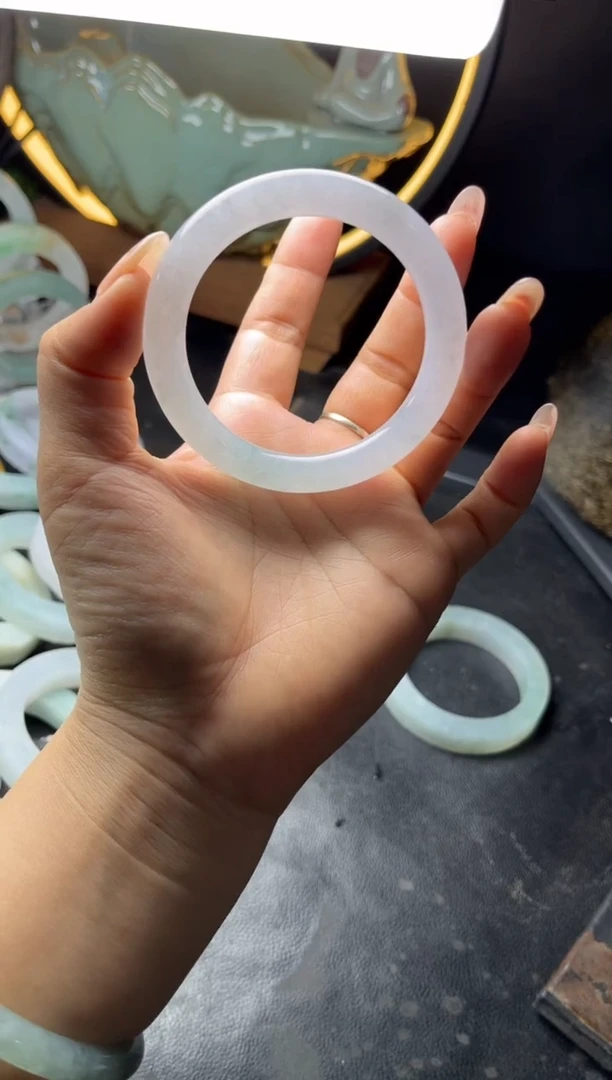 【闪购商品】翡翠手镯未镶嵌圆条