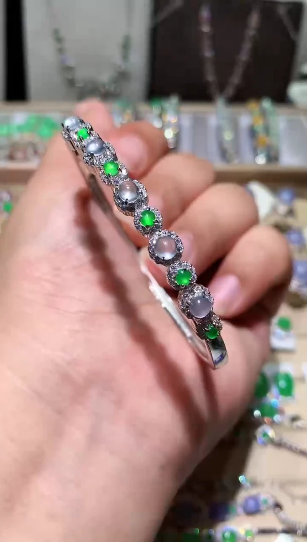 翡翠未镶嵌耳饰手镯