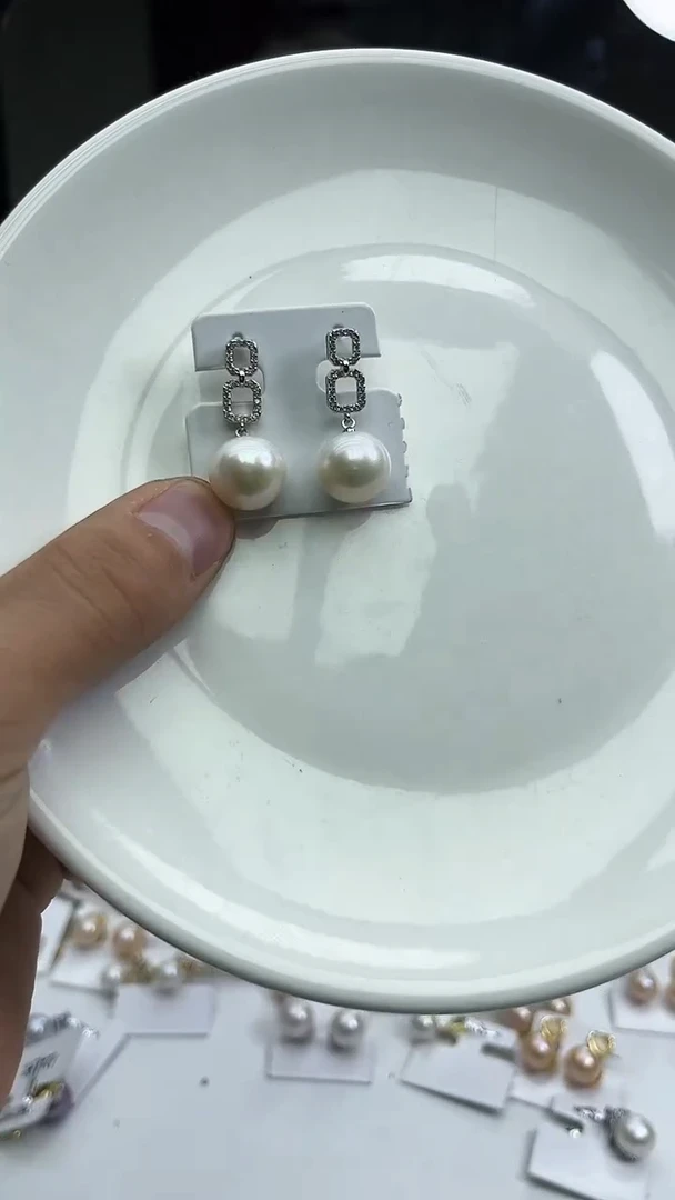 未镶嵌耳饰淡水珍珠白色系设计款耳坠