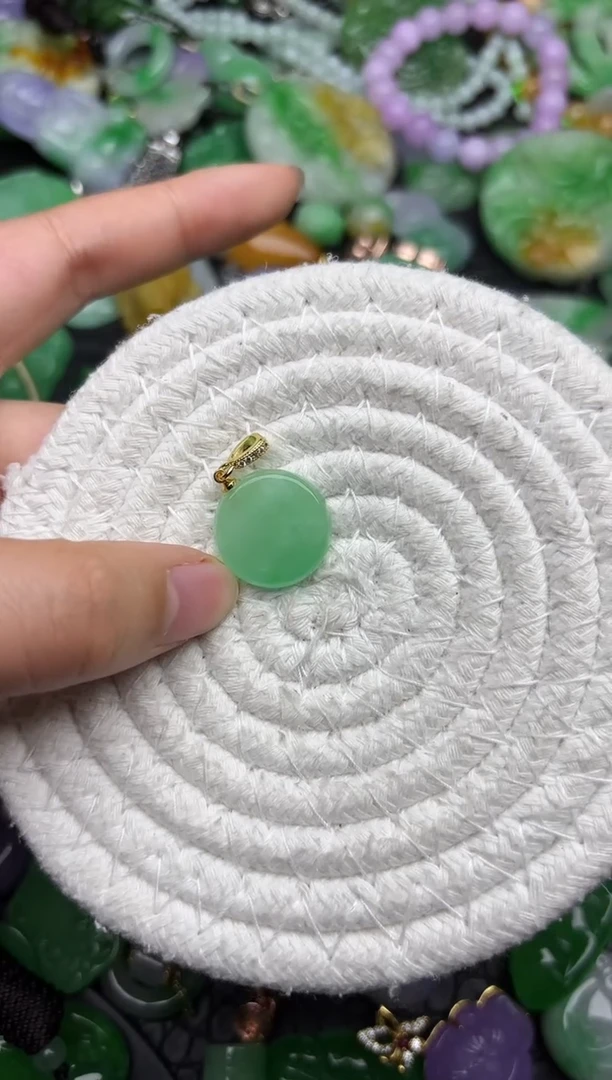 颈饰未镶嵌翡翠缅甸翡翠吊坠