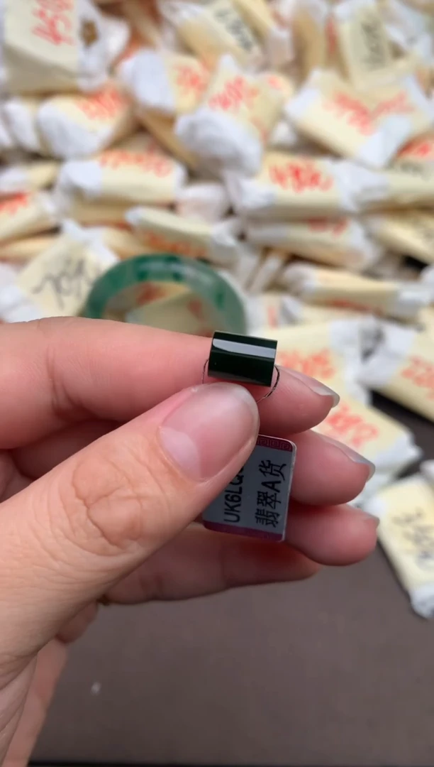 翡翠挂件未镶嵌—