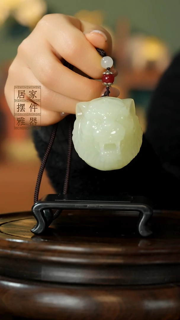 玉《虎虎生威虎头》摆件