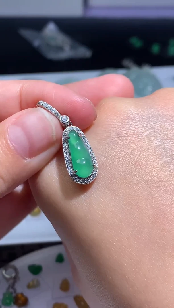 颈饰未镶嵌翡翠净货