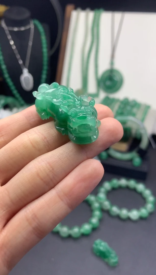 吊坠(不含链)未镶嵌石英质玉（非洲翠）貔貅