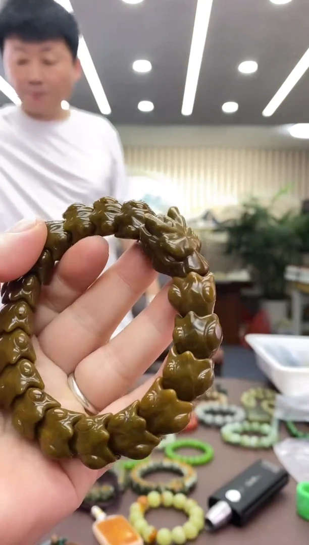 手链未镶嵌透闪石质玉手串