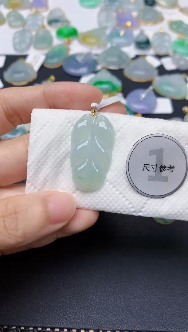 翡翠18K金镶嵌颈饰天然缅甸A货翡翠