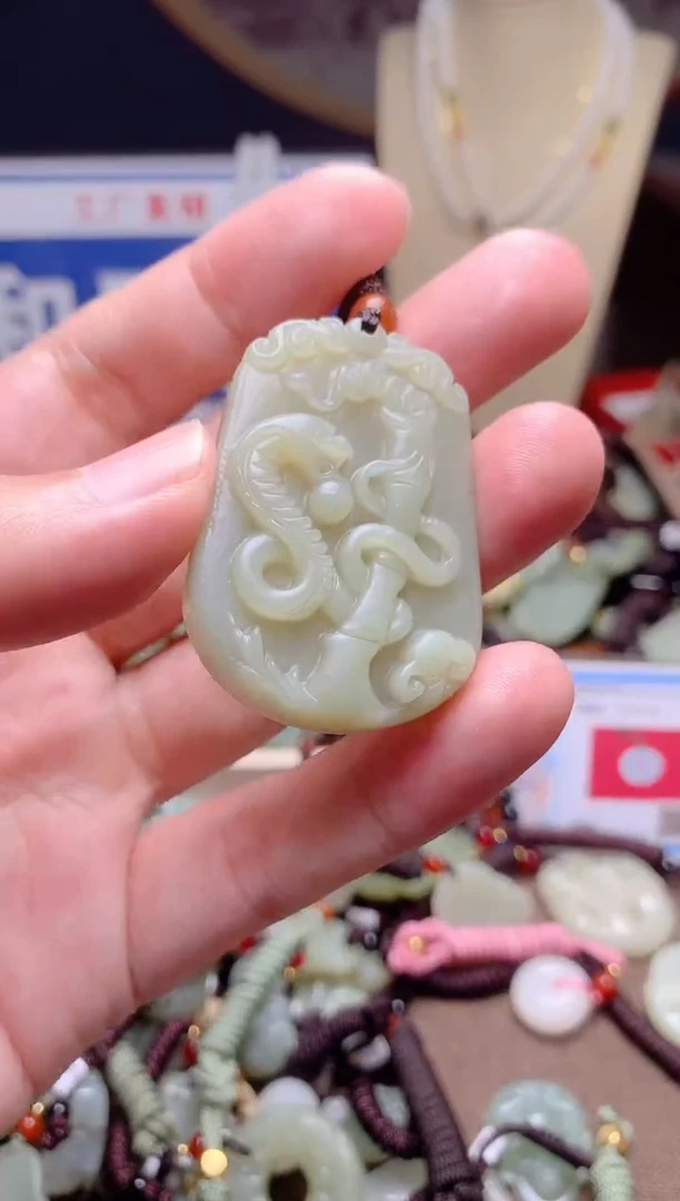 和田玉未镶嵌颈饰1