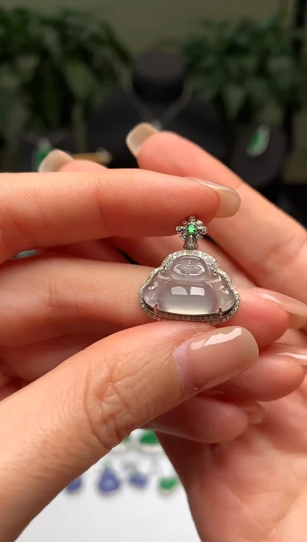 颈饰18K金镶嵌翡翠佛公