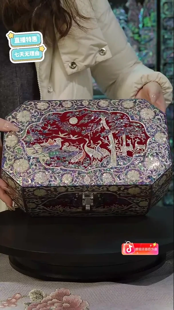 鱼锁满贝底·弘贝雅螺钿漆器文化馆