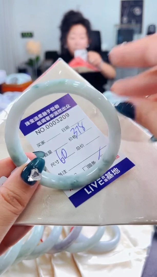 翡翠手镯未镶嵌天然缅甸A货翡翠