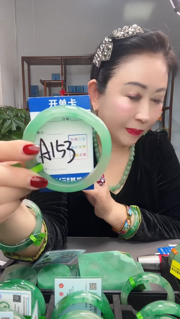 【闪购商品】石英质玉手镯未镶嵌1