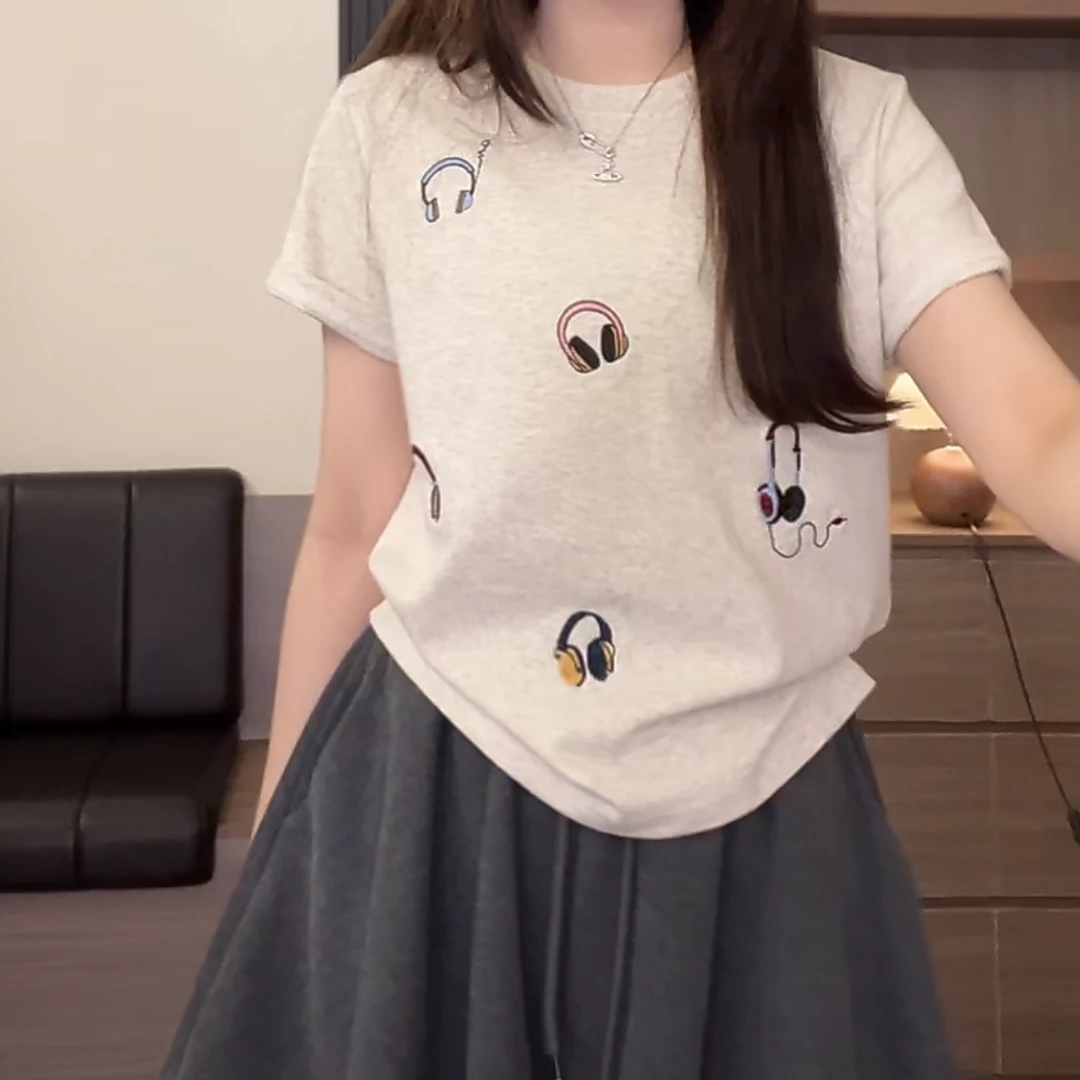 设计感百搭显瘦刺绣耳机图案正肩T恤女2025夏季新款减龄短袖上衣