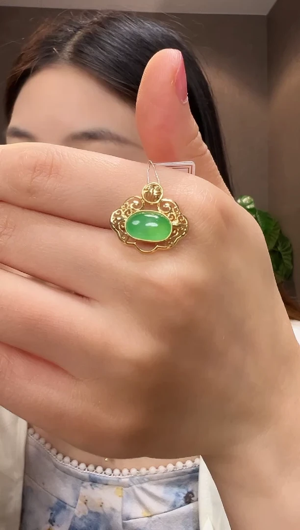 吊坠(不含链)18K金镶嵌翡翠9【尺寸16.6*18.2*4.2】
