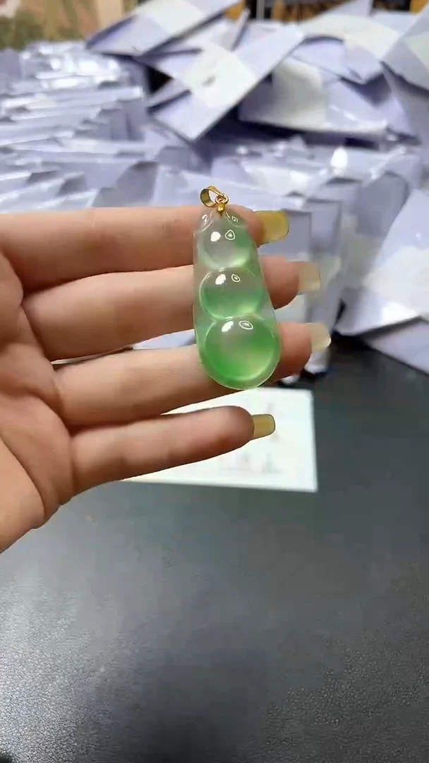翡翠未镶嵌颈饰时尚女士精品吊坠