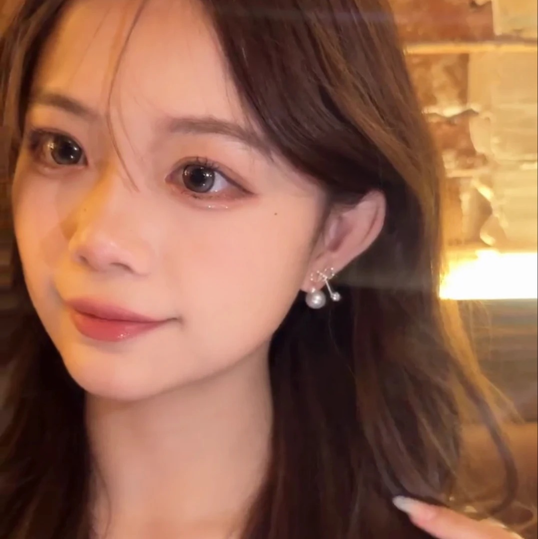 合金仿珍珠耳饰 ins蝴蝶结百搭轻奢小巧日韩女银色法式耳钉千金风