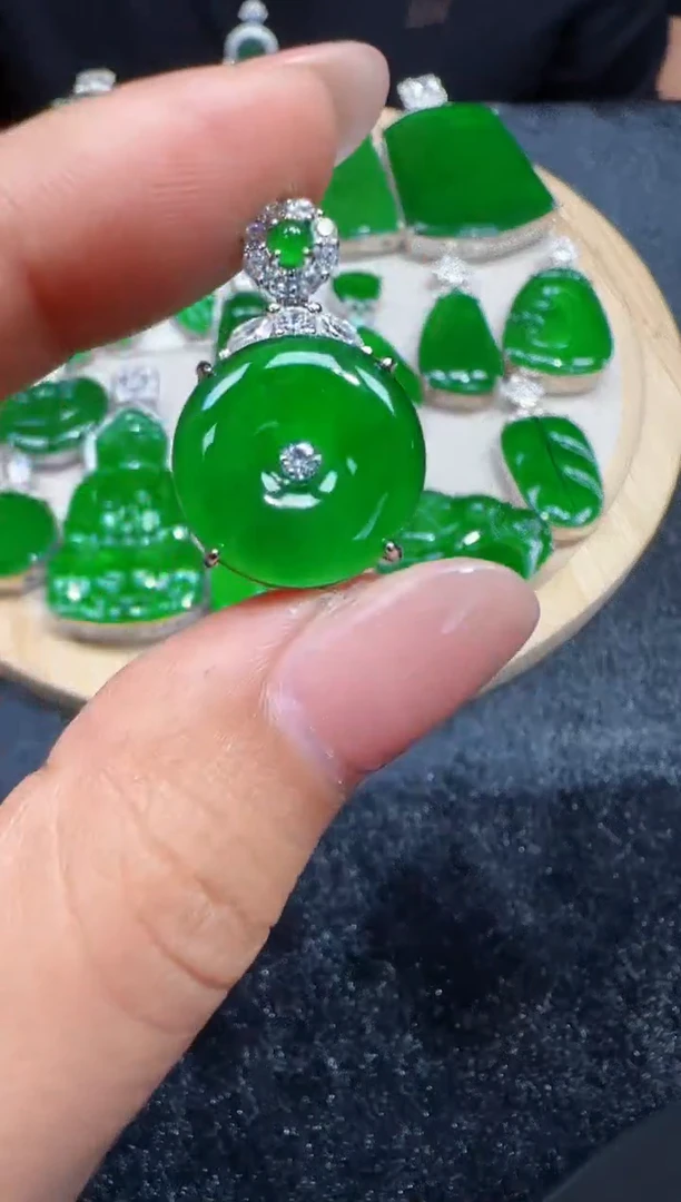 未镶嵌定制翡翠翡翠吊坠91