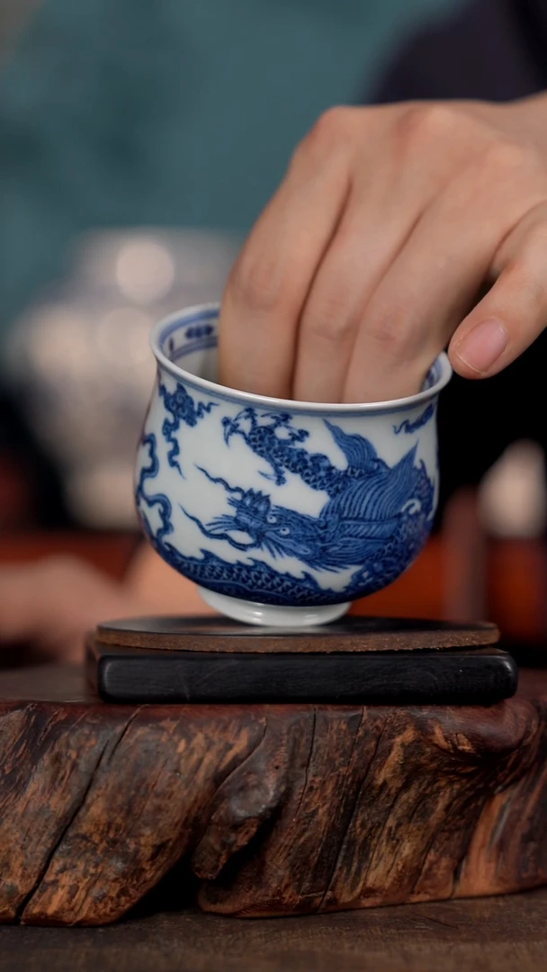 且斋苍龙纹高炉式杯