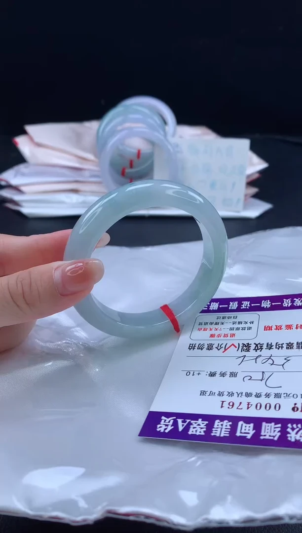 翡翠手镯未镶嵌翡翠手镯    完美者勿拍