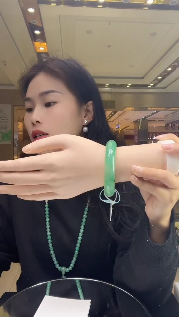 未镶嵌手镯石英质玉59