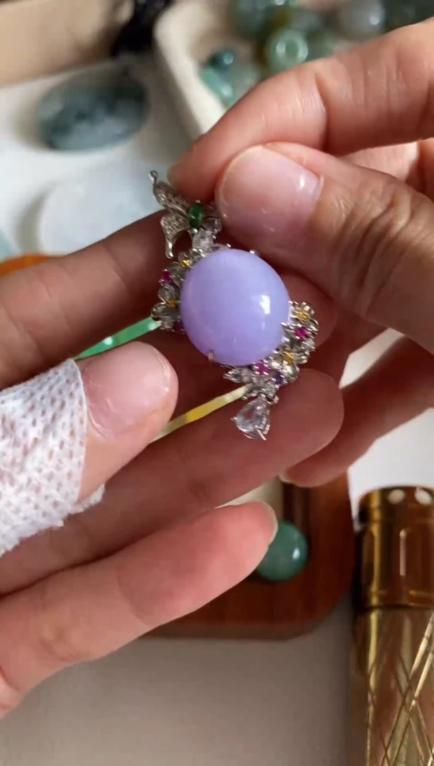 颈饰18K金镶嵌翡翠紫蛋