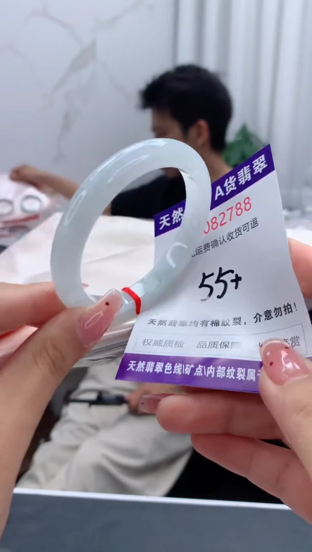 未镶嵌手镯翡翠有纹，完美者勿拍