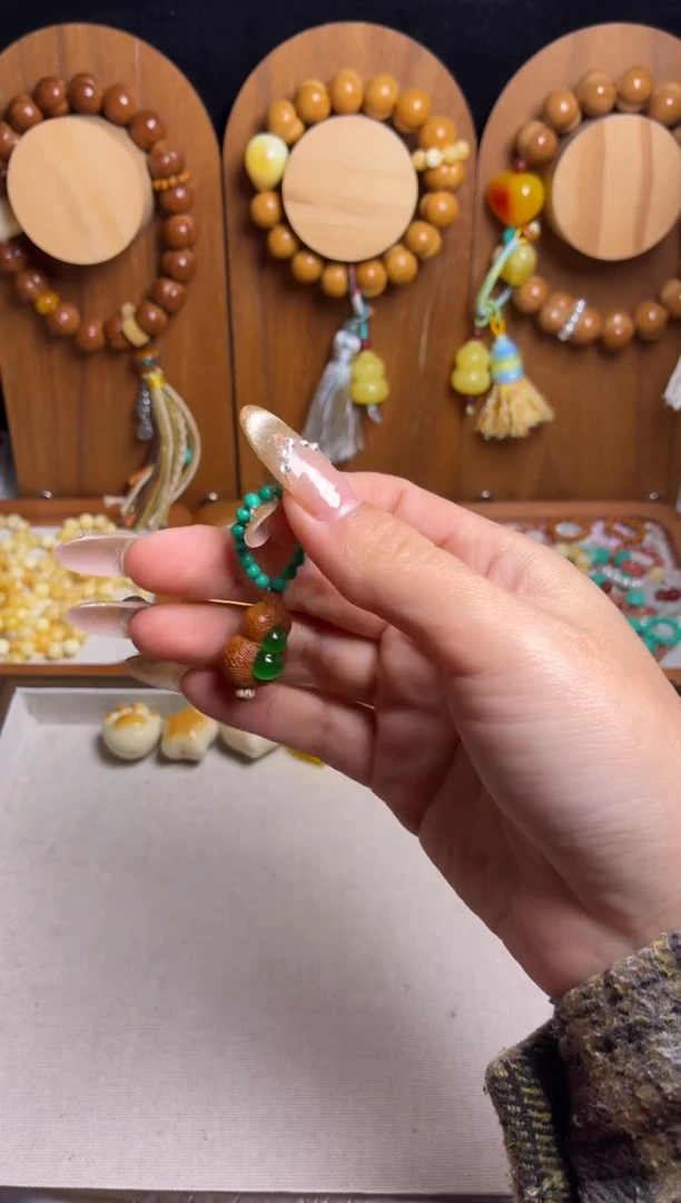手串猴头核桃一**雪单配饰绿葫芦吊坠+俏色葫芦吊坠+橄榄核跑环