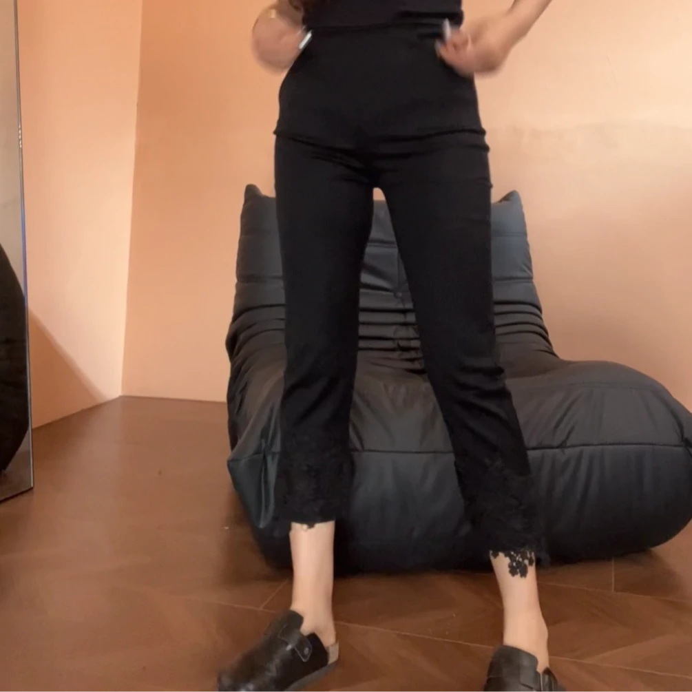 museguhui/木色古汇0535#纯色休闲百搭拼蕾丝设计款纸皮裤