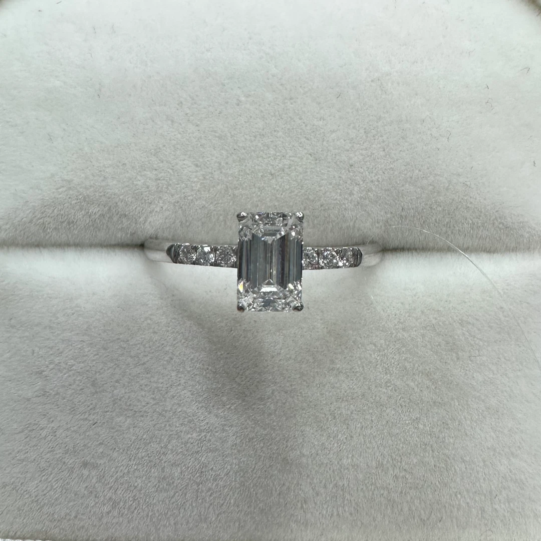 18k金培育钻石女戒异形钻首饰女款