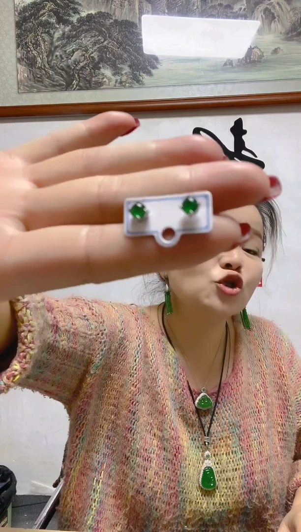 未镶嵌翡翠耳饰天然A货 假一罚四