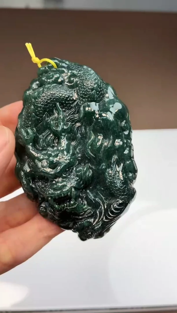 颈饰未镶嵌翡翠牌子