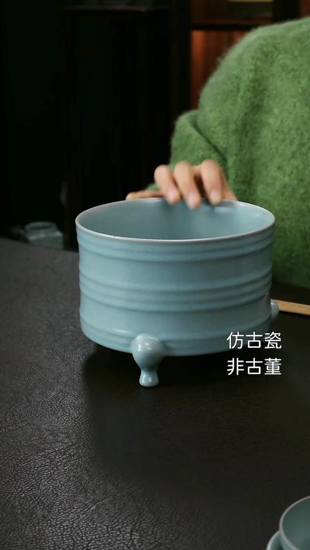 其他魁*汝官窑三足玄纹樽33