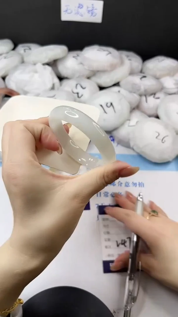 未镶嵌手镯石英质玉多样性发货V47