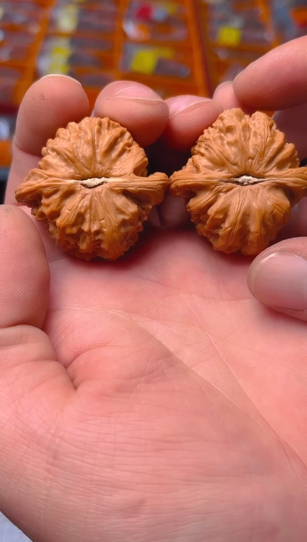 【闪购商品】文玩核桃把件40三角白