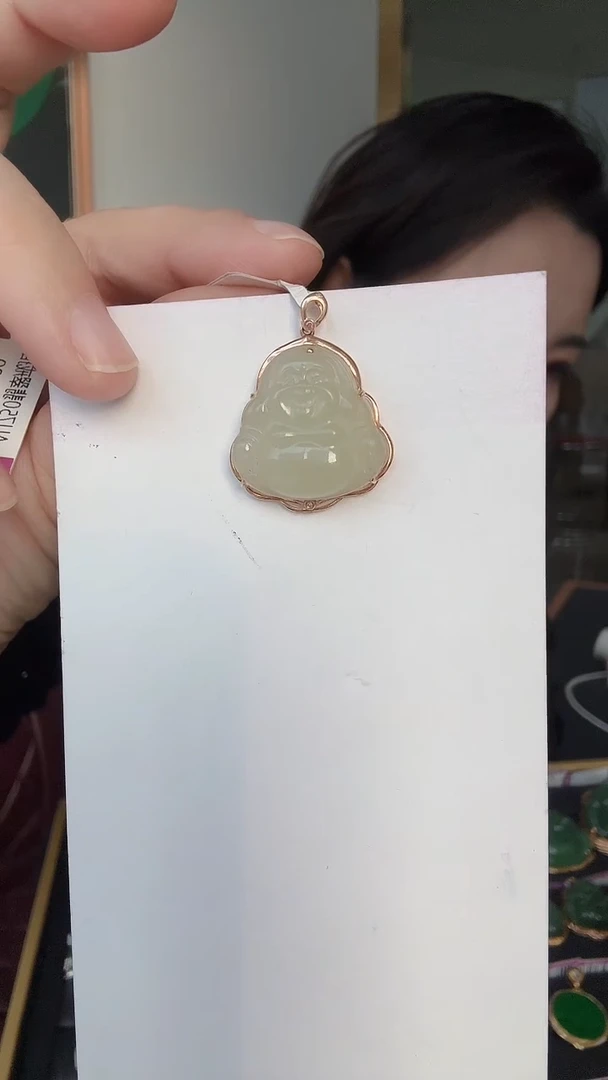 颈饰18K金镶嵌和田玉佛公荣倩